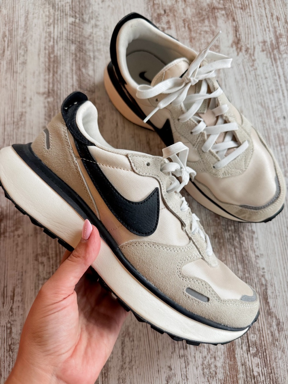Nike Waffle Debut Sneakers Cream and Black Retro Runner Sneakers Size 9.5